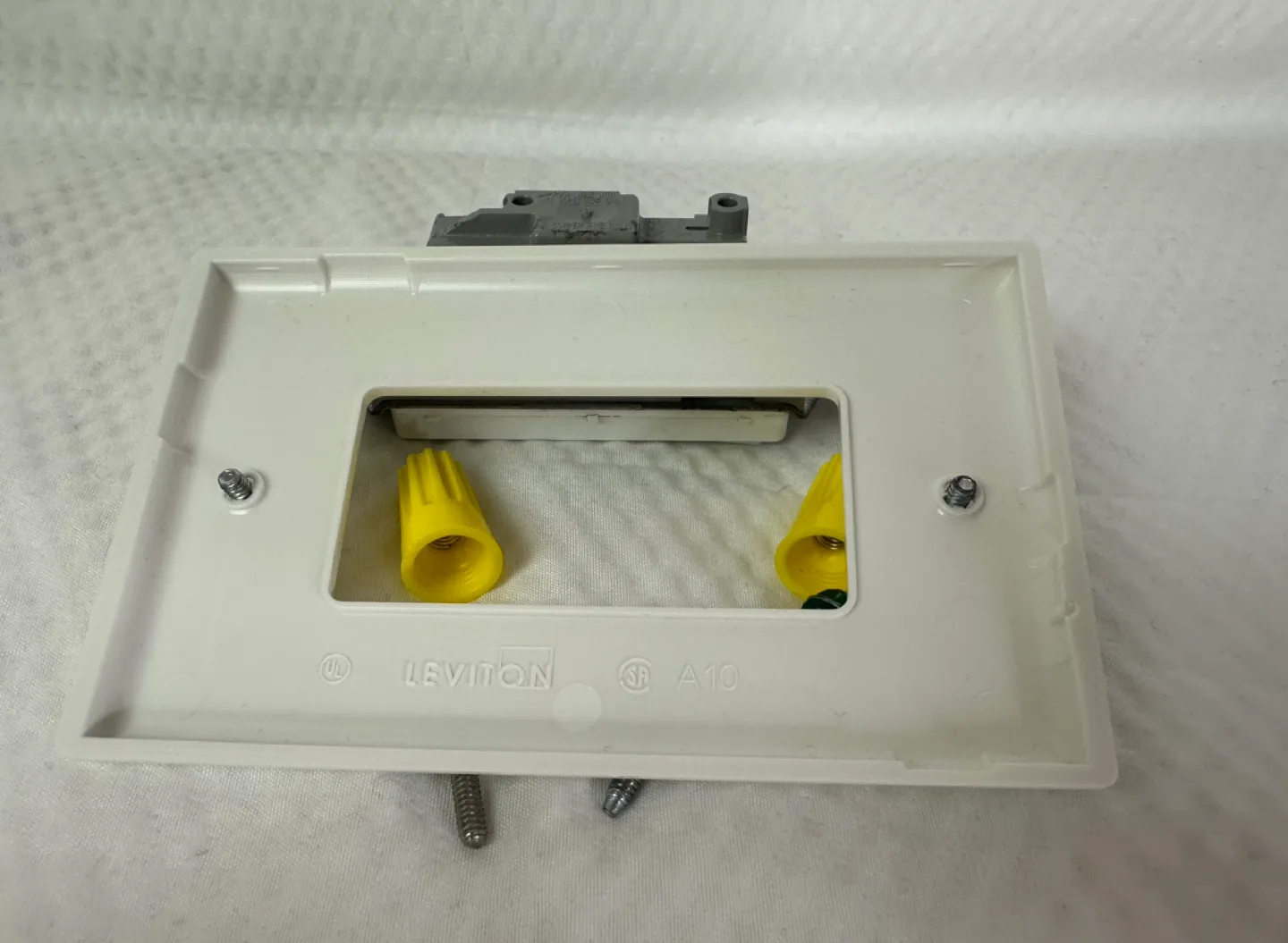 Legrand Single Pole 15 Amp Rocker Wall Switch & Plate 🧡 image indicator(10)