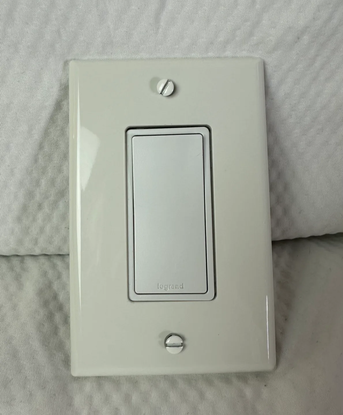 Legrand Single Pole 15 Amp Rocker Wall Switch & Plate 🧡 image indicator(5)