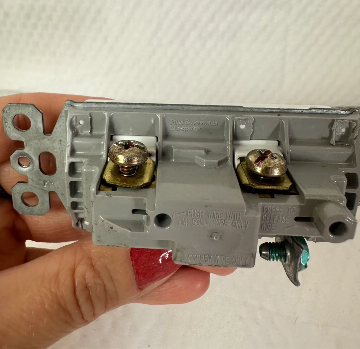 Legrand Single Pole 15 Amp Rocker Wall Switch & Plate 🧡 image indicator(8)