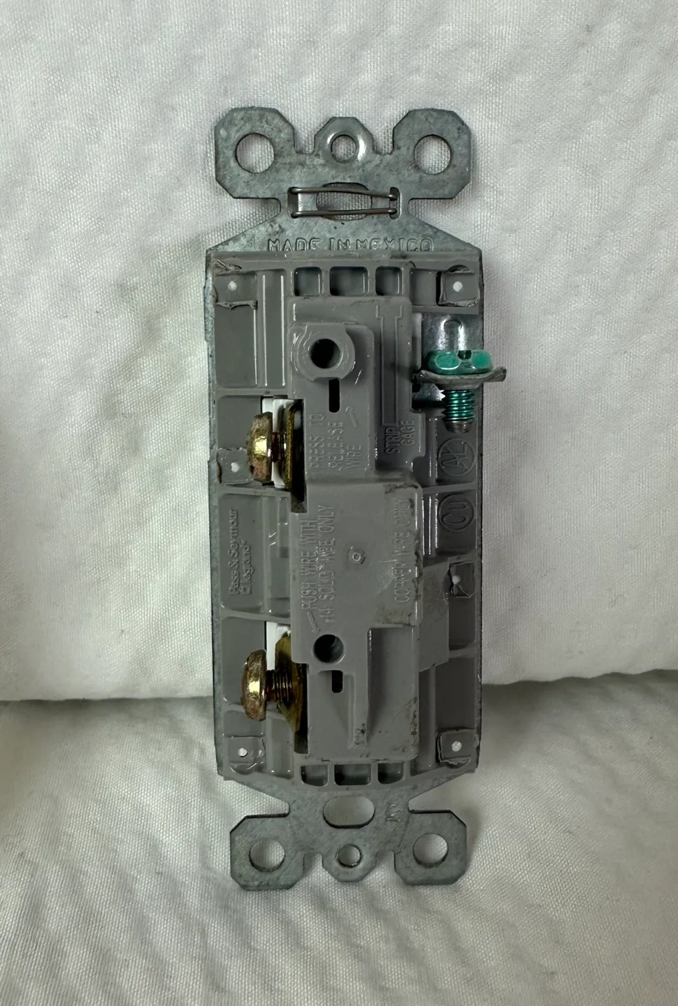 Legrand Single Pole 15 Amp Rocker Wall Switch & Plate 🧡 image indicator(7)