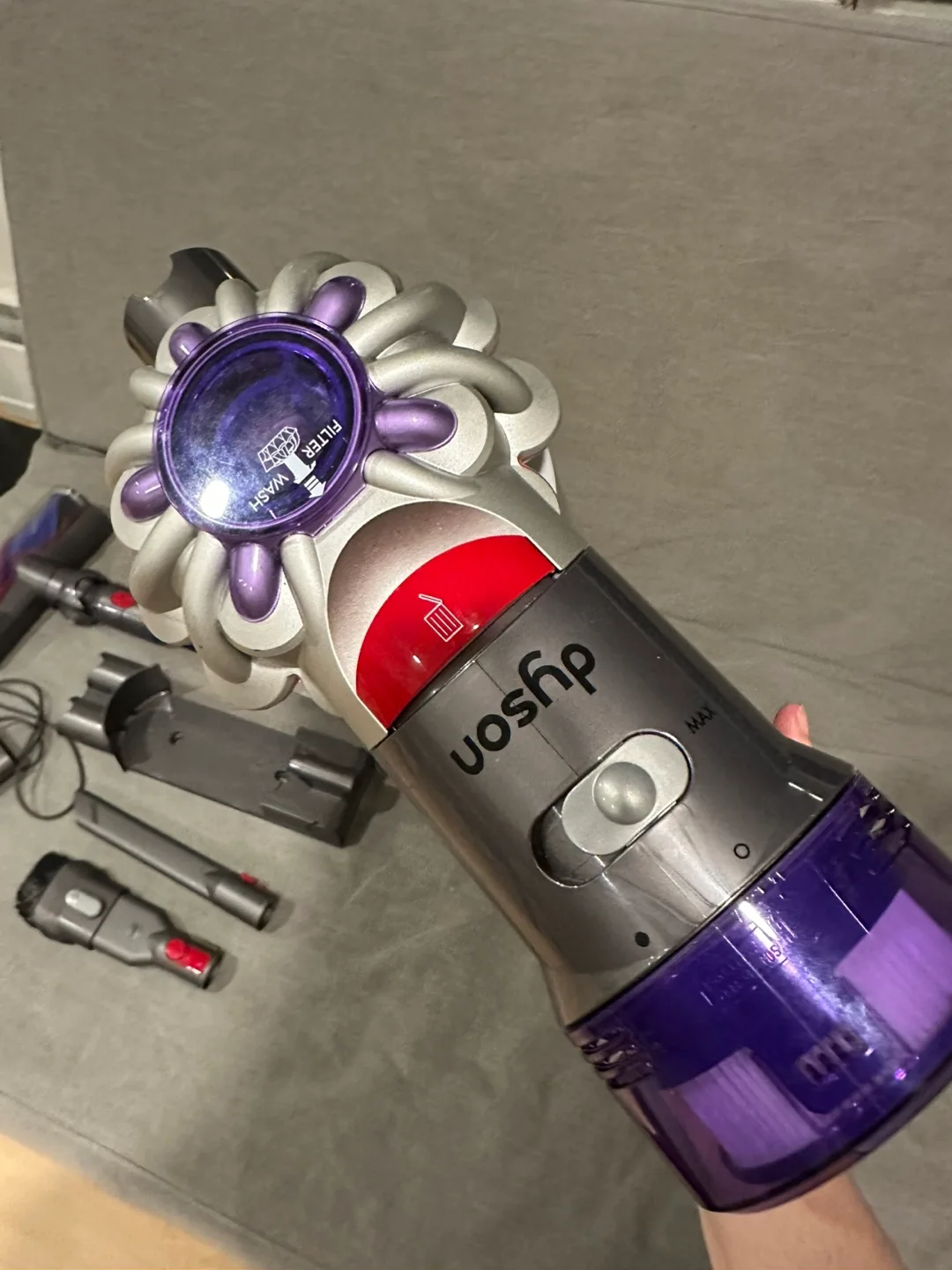 Dyson V8 Cordless Vacuum thumbnail