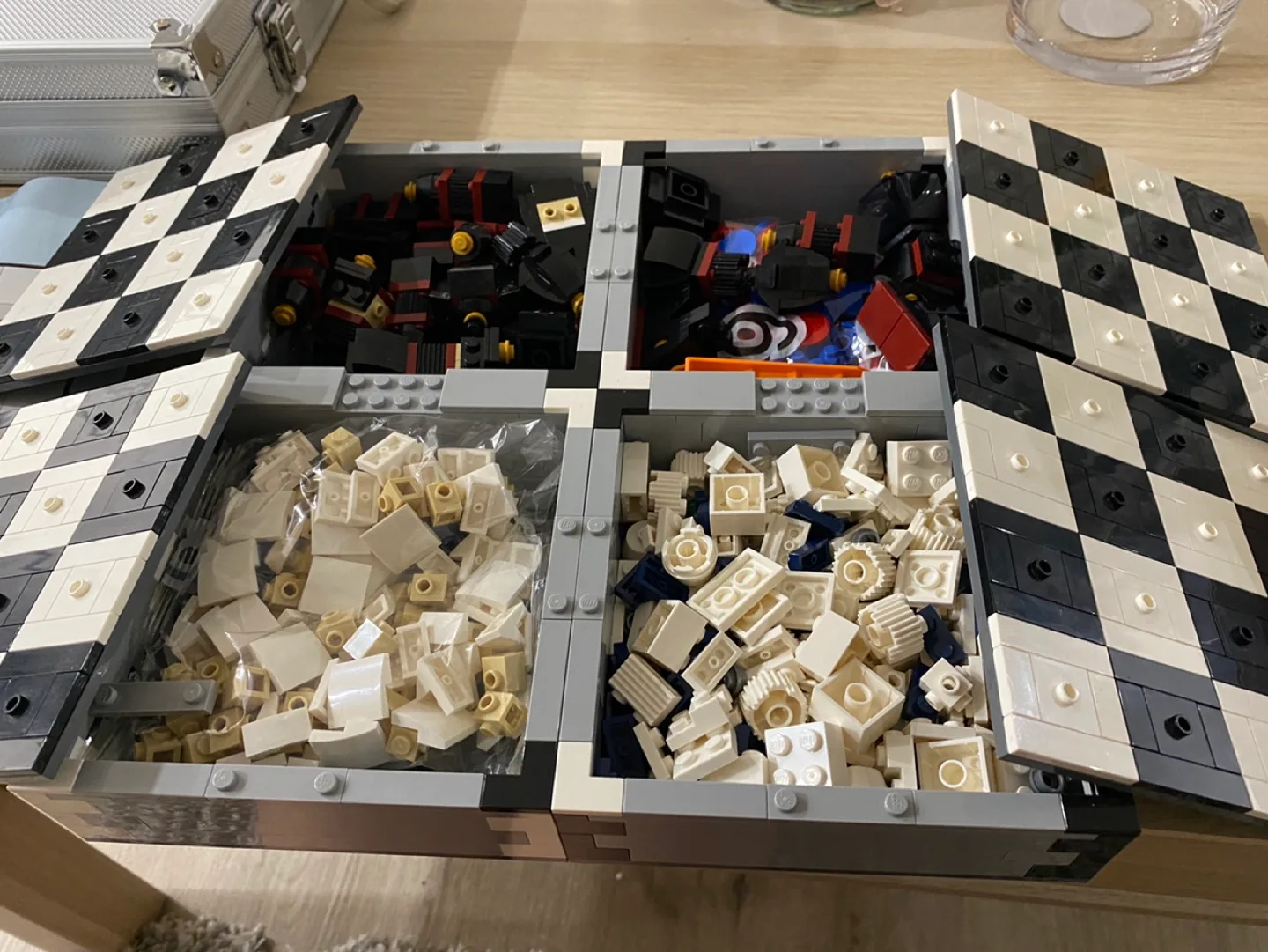 LEGO Chess Set 40174 image indicator(4)