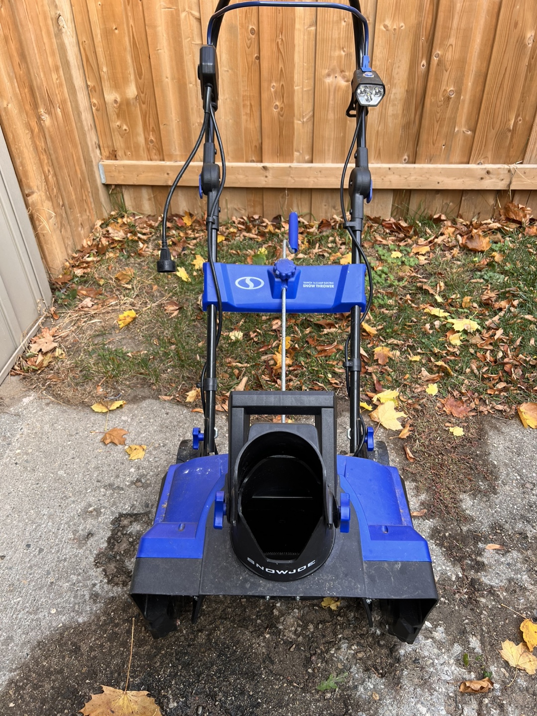 Snow Joe 18-inch 14.5-amp Electric Snow Thrower 🧡