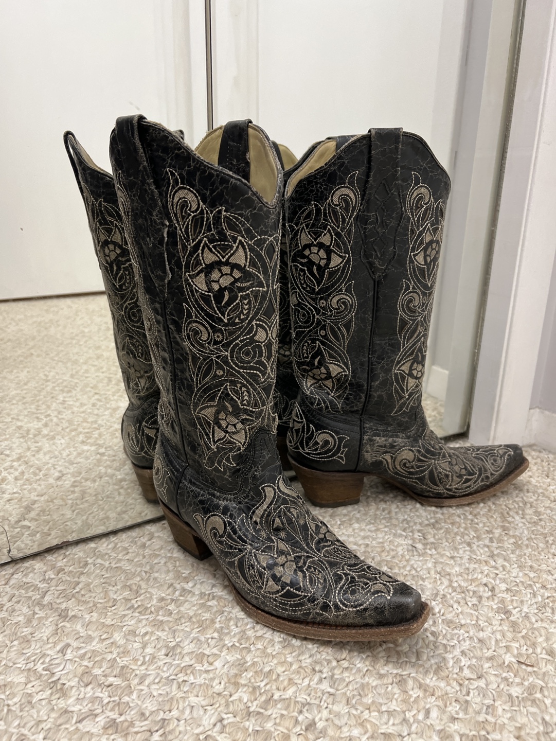 Corral Vintage Black Embroidered Cowboy Boots