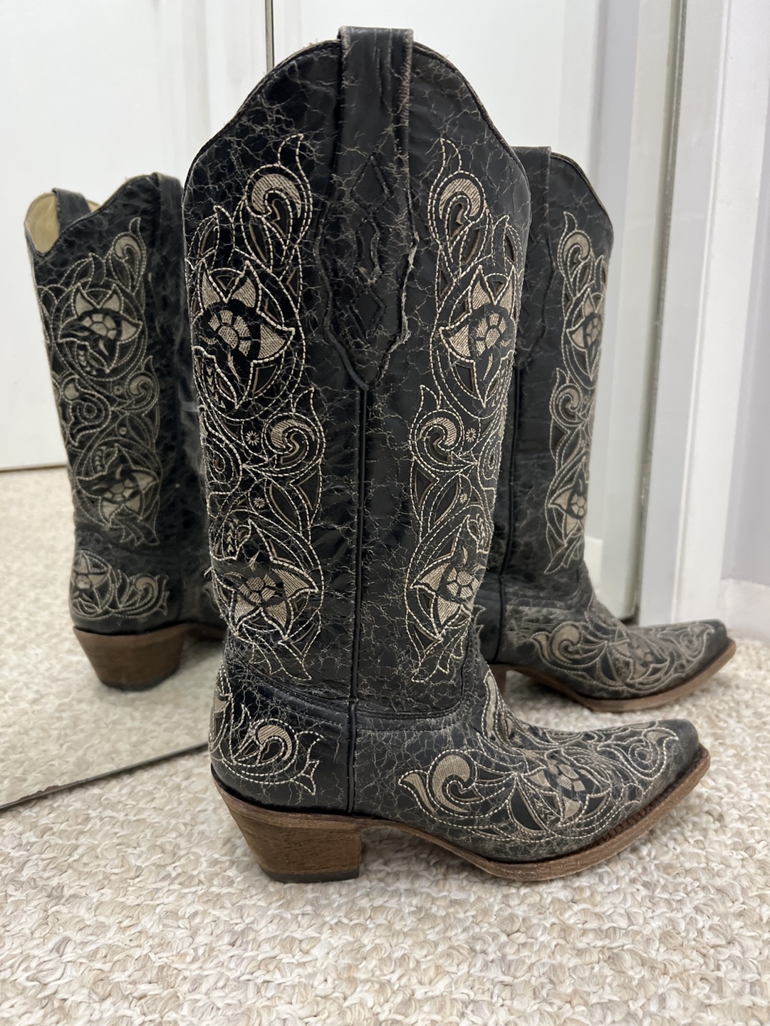 Corral Vintage Black Embroidered Cowboy Boots - photo 2