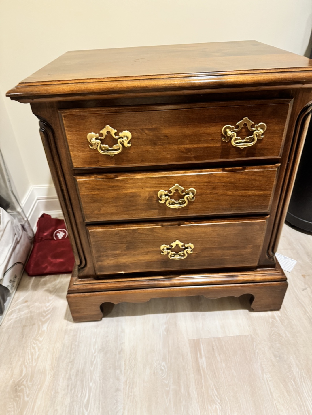 Dresser, solid wood with matching night table - photo 5