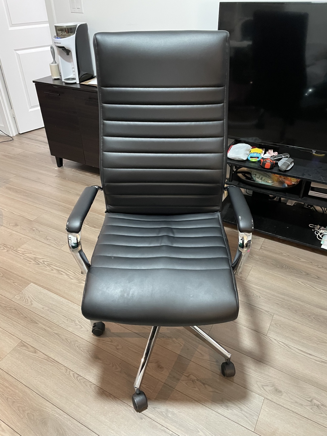 MOVE OUT SALE - COMPUTER CHAIR BLACK
