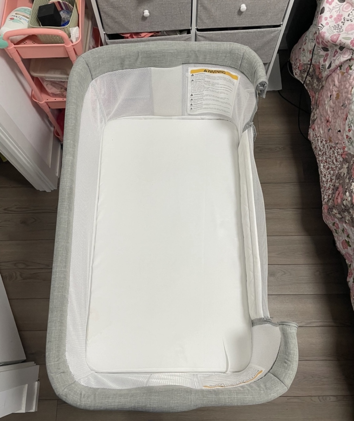 MOVE OUT SALE - TCBUNNY 2-in-1 BABY BASSINET BEDSIDE