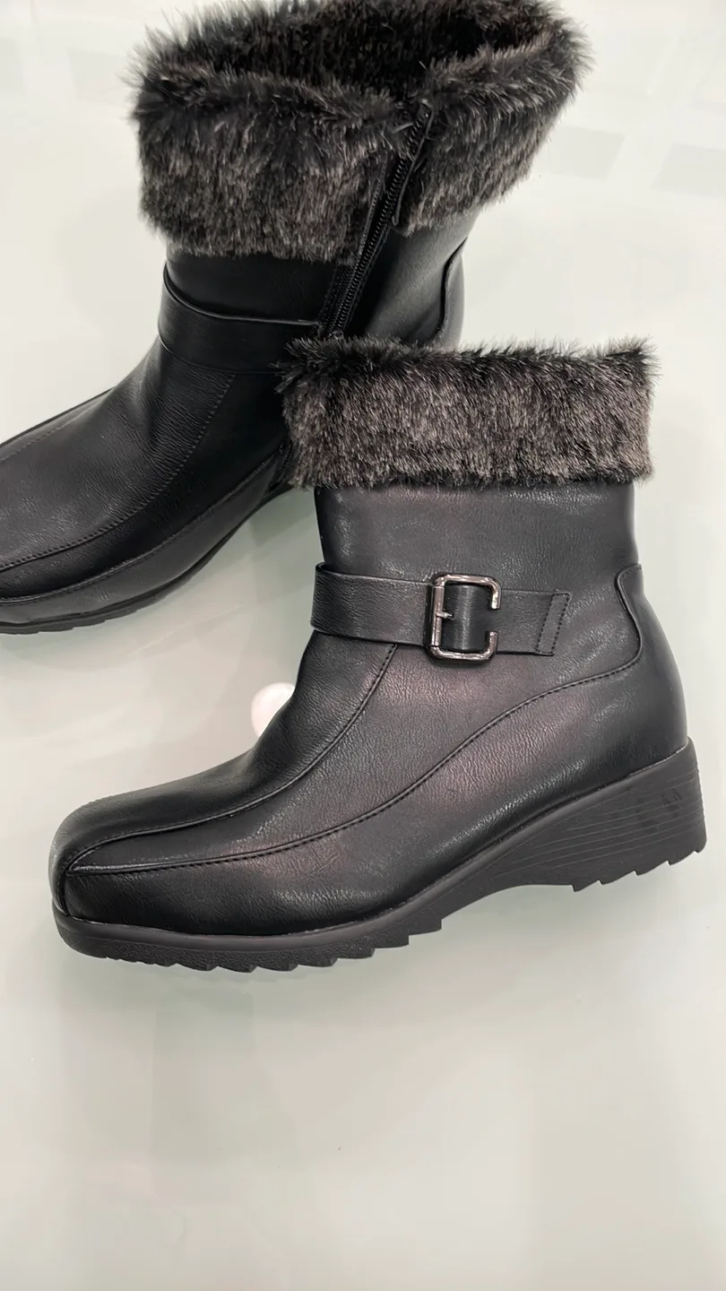 *SALE!* clear shoe boxes, boots, Eminem, pull-up bar.. etc image indicator(9)