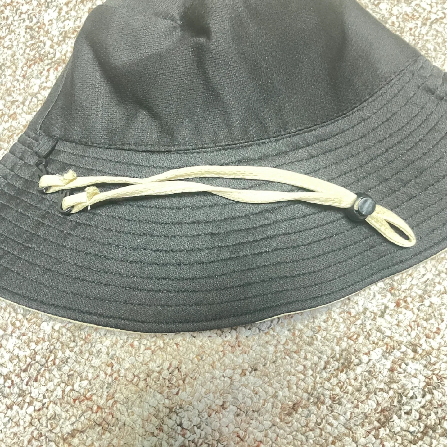 🧡Reversible Black /Tan Bucket Hat Detachable Straps image indicator(2)