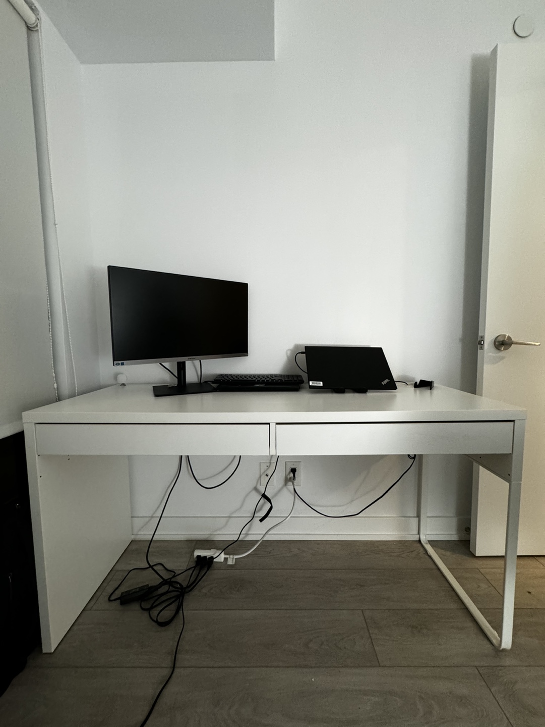 IKEA micke desk - photo 2