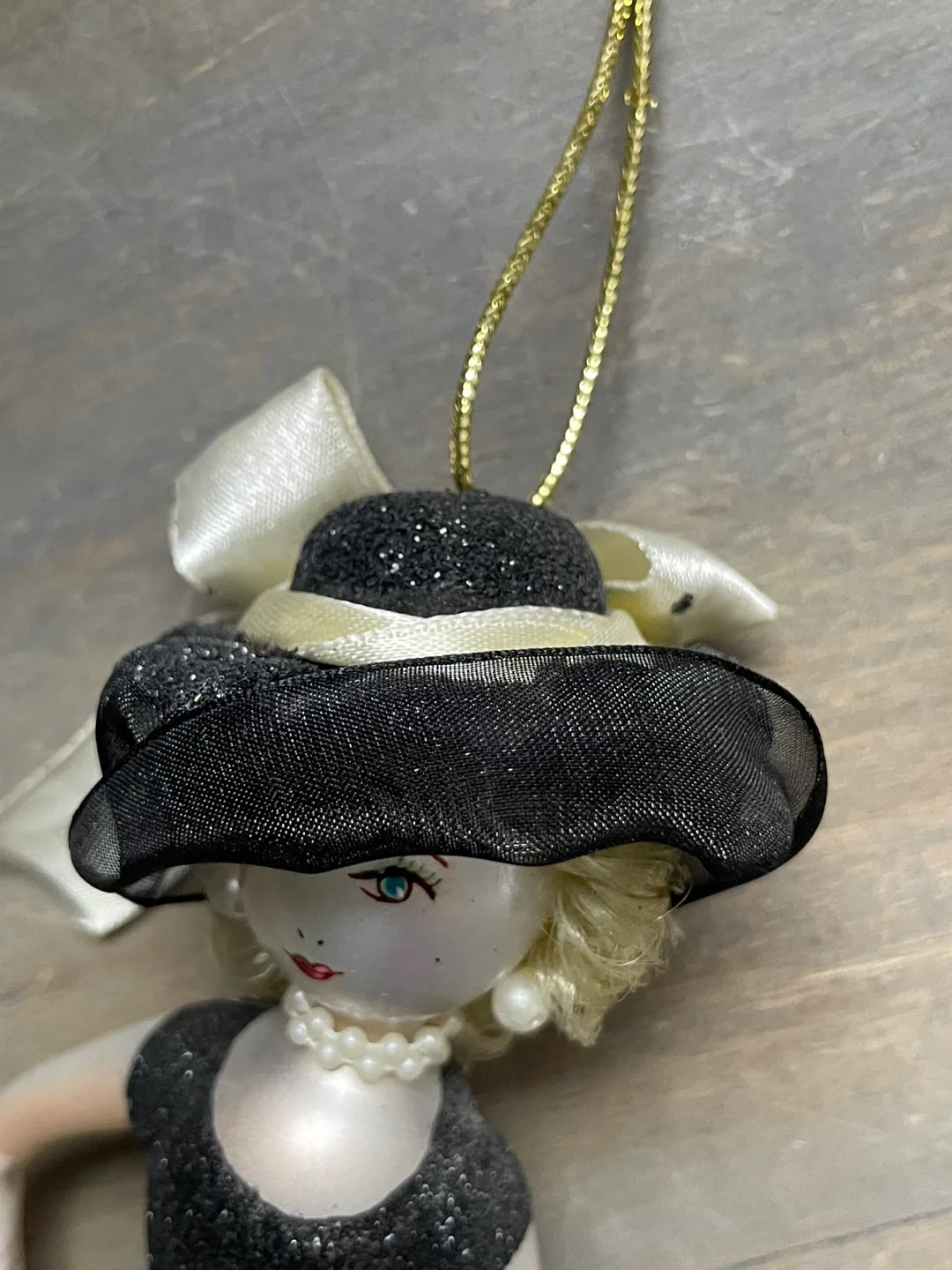 VINTAGE 8” De Carlini SHOPPER Lady Italian Ornament image indicator(5)