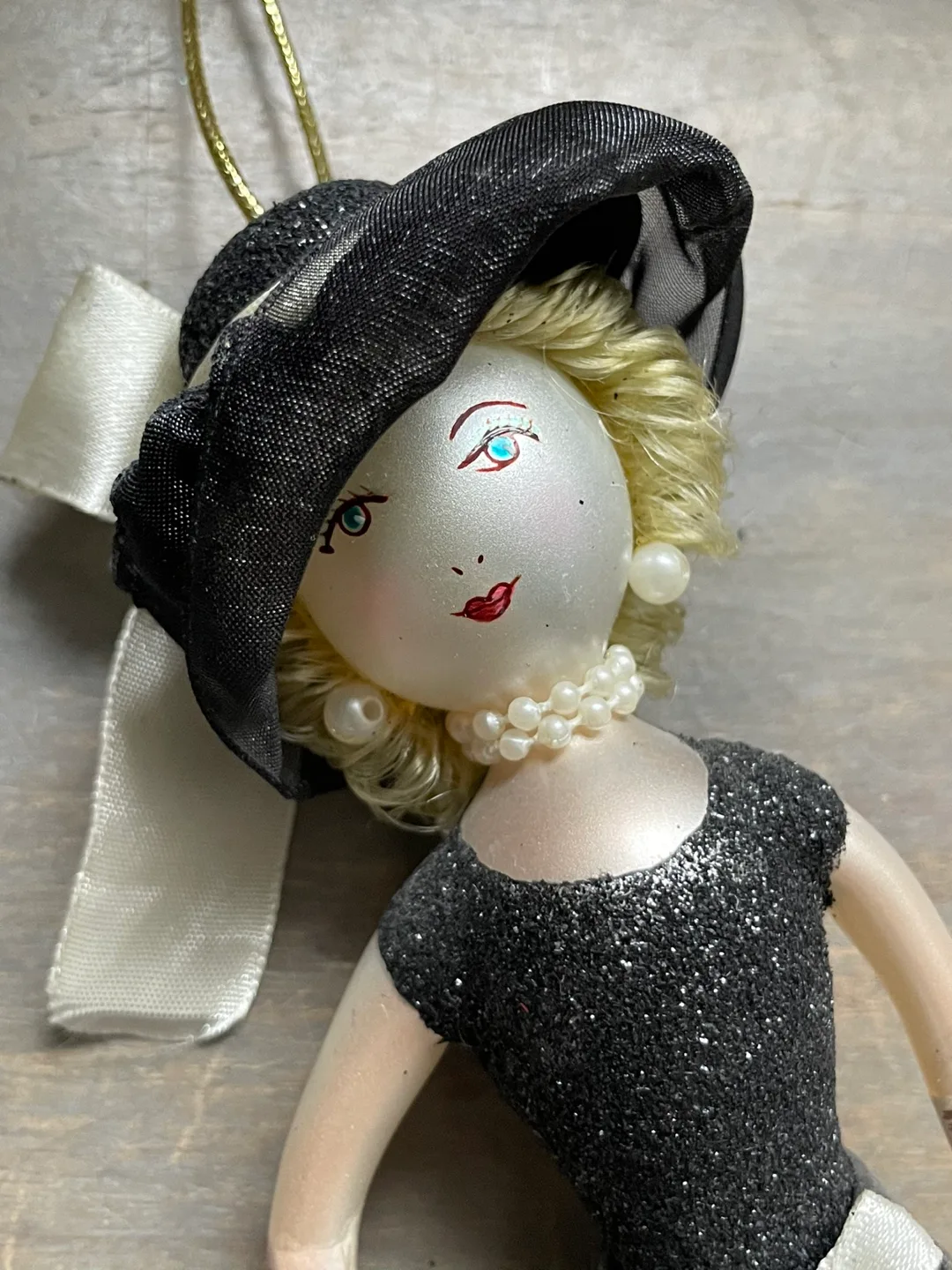 VINTAGE 8” De Carlini SHOPPER Lady Italian Ornament image indicator(4)