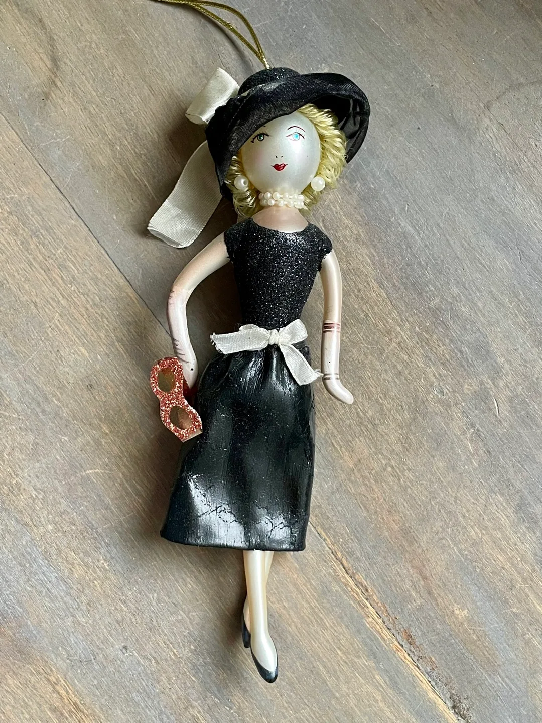 VINTAGE 8” De Carlini SHOPPER Lady Italian Ornament image indicator(3)