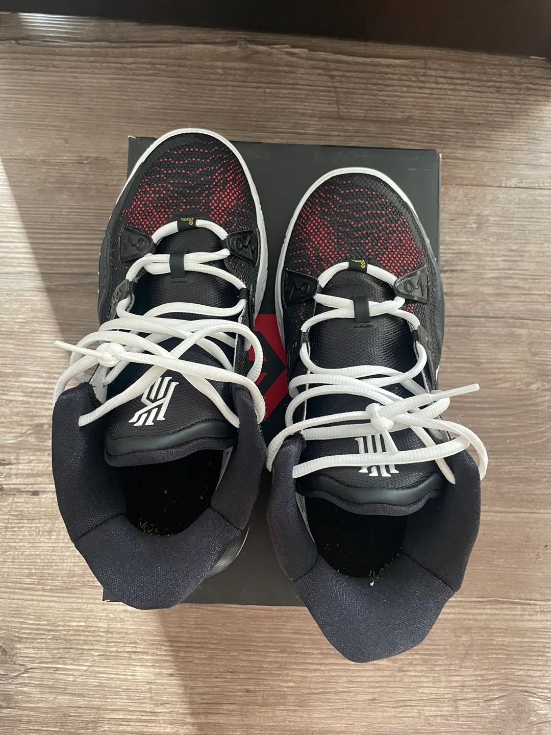 Nike Kyrie 7 GS Black/University Gold Size 6 Youth image indicator(4)