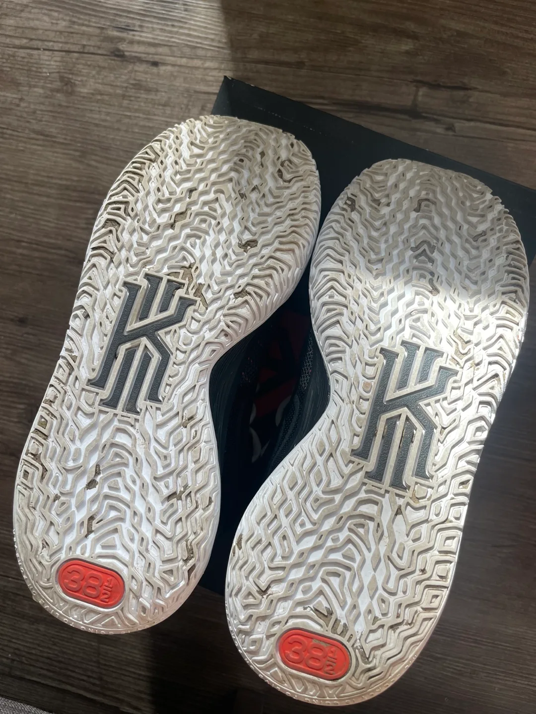 Nike Kyrie 7 GS Black/University Gold Size 6 Youth image indicator(5)