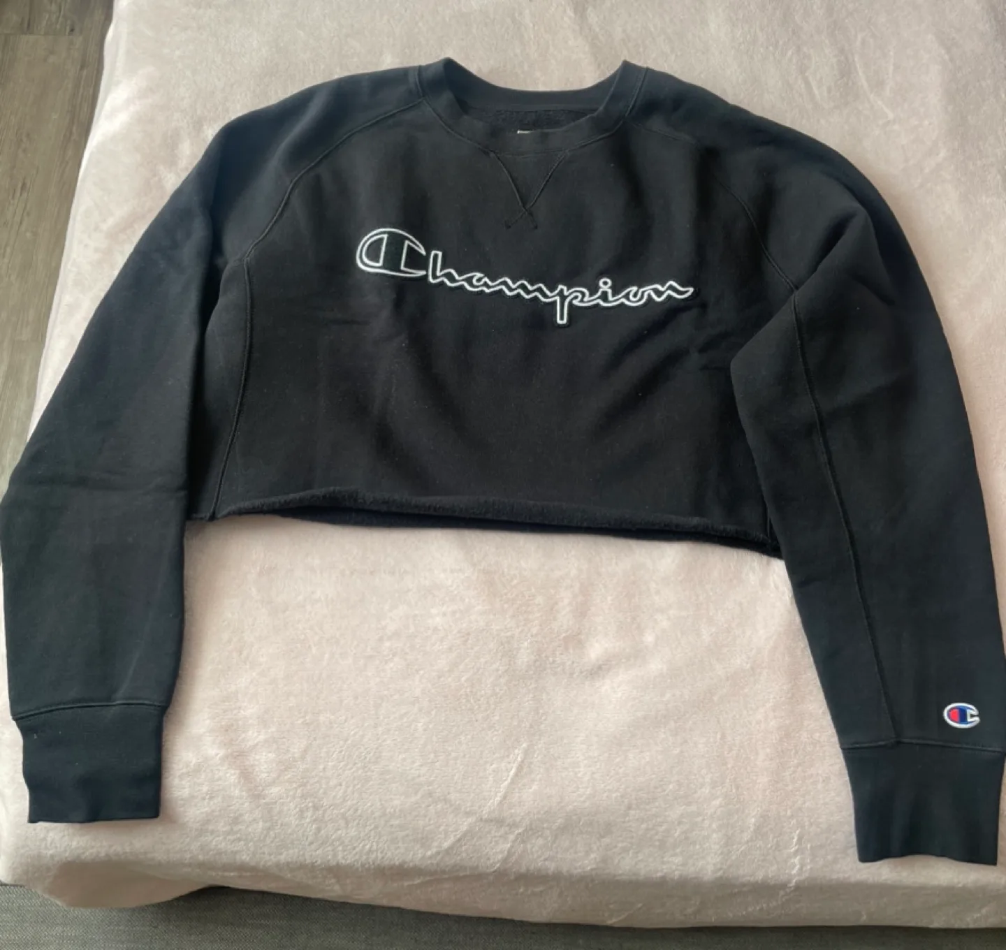 Cropped Sweaters image indicator(2)