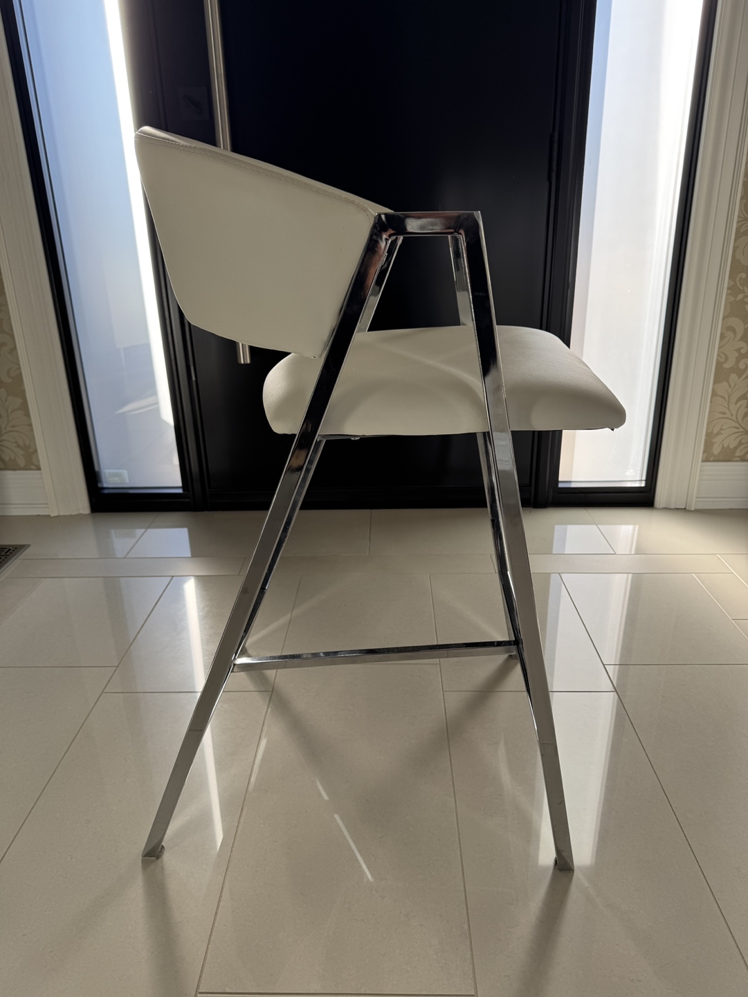Set of 4 White Leatherette Bar Stools - photo 2