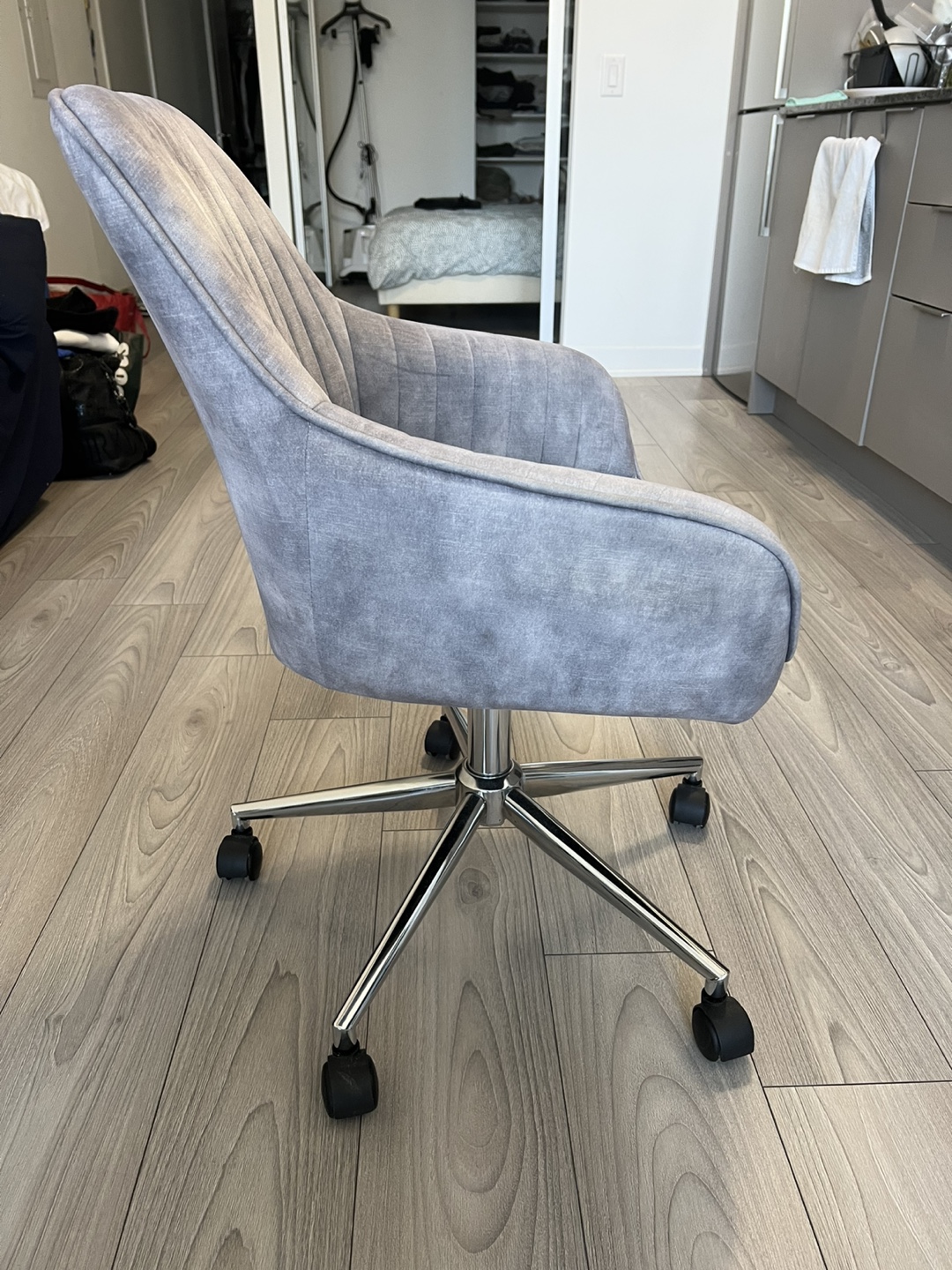 Grey Velvet Swivel Office Chair - photo 4
