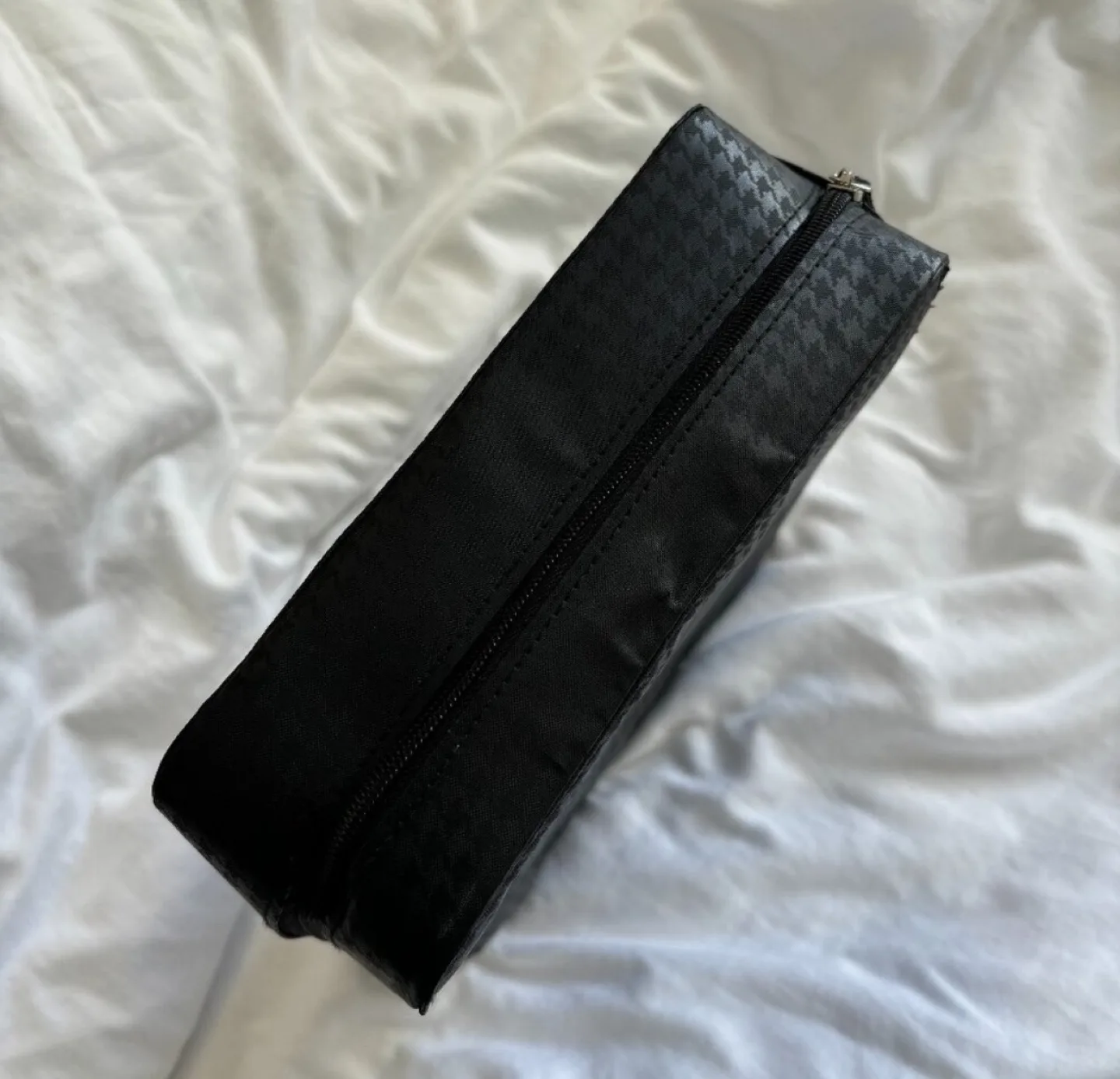 Dior Beauty Travel Cosmetic Case image indicator(10)