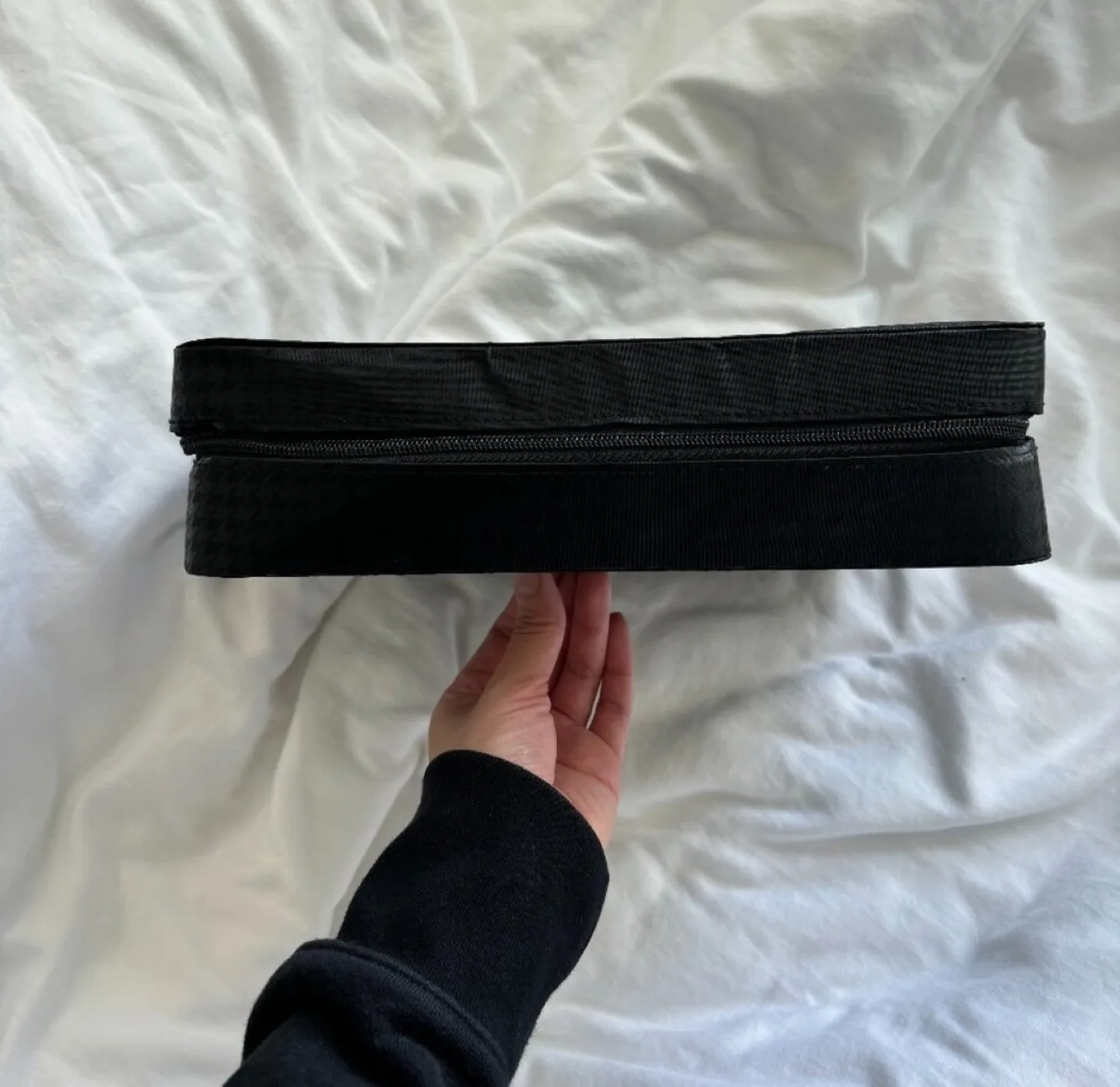 Dior Beauty Travel Cosmetic Case image indicator(7)