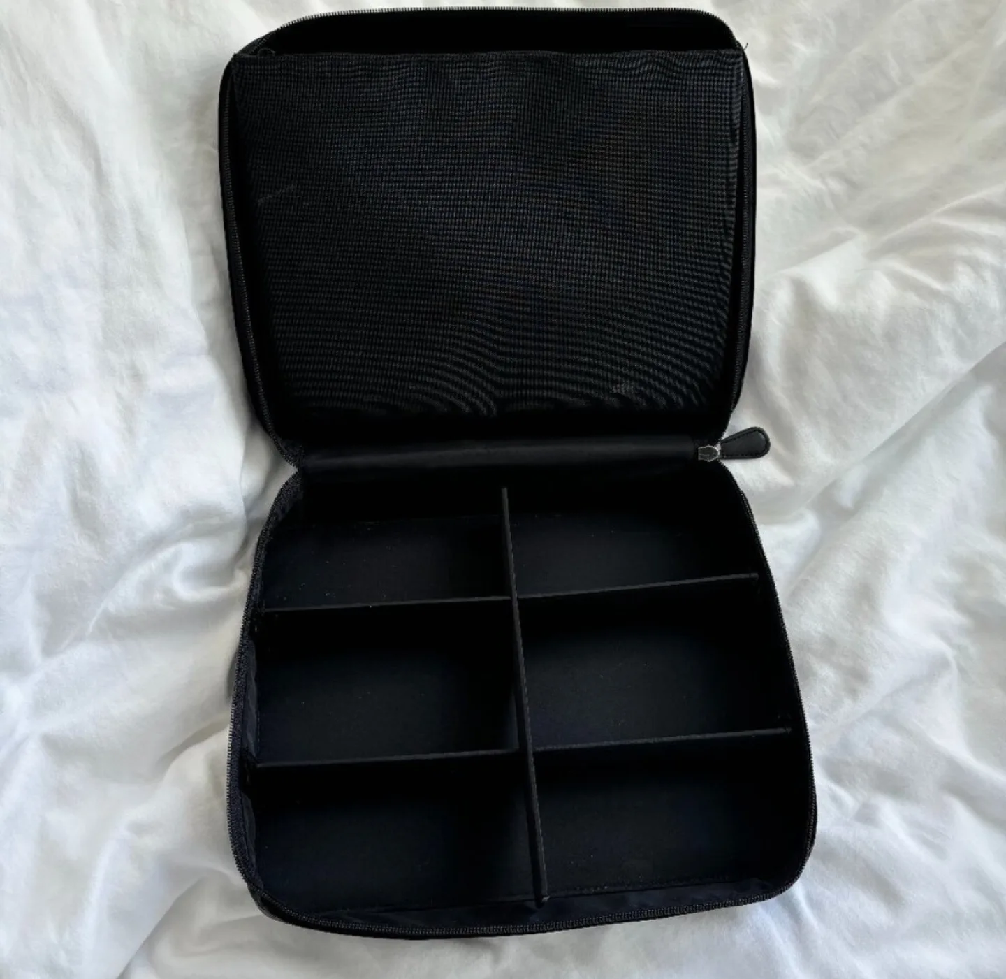 Dior Beauty Travel Cosmetic Case image indicator(3)