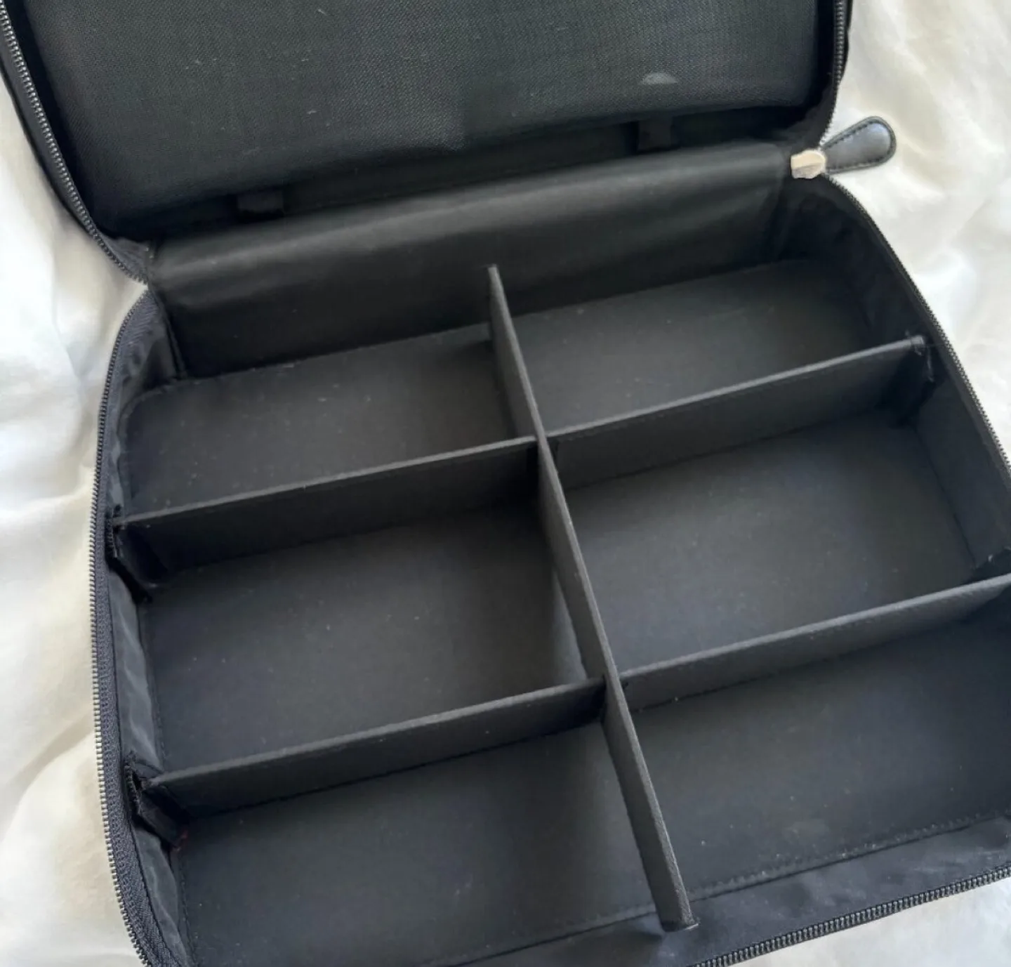 Dior Beauty Travel Cosmetic Case image indicator(5)