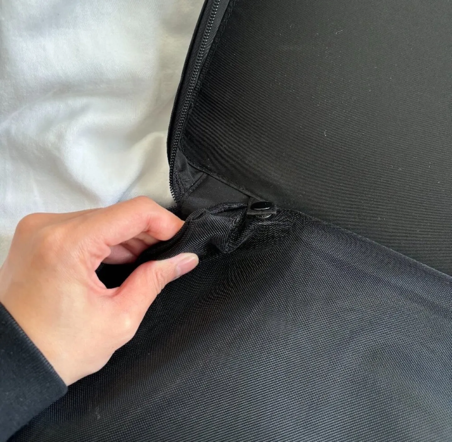 Dior Beauty Travel Cosmetic Case image indicator(9)