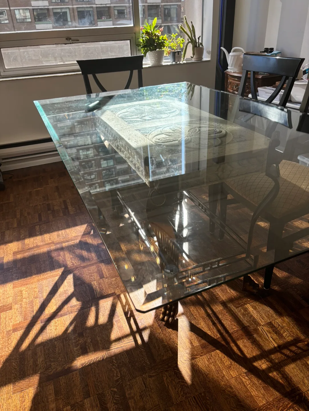 Glass dining table and 6 chairs image indicator(6)