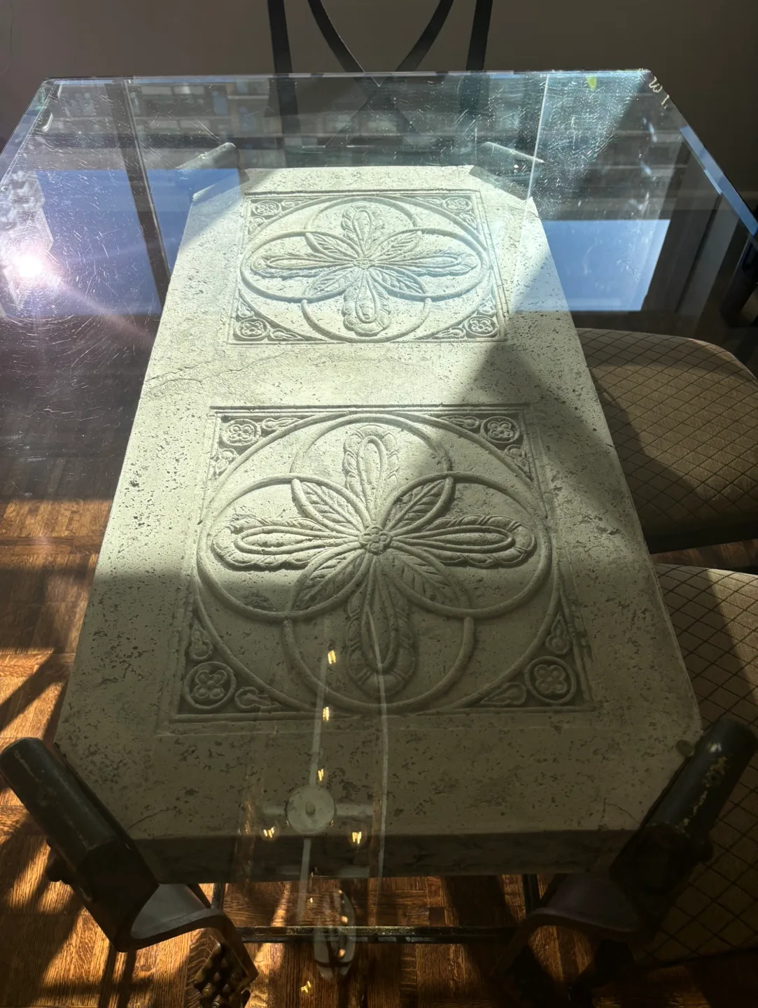 Glass dining table and 6 chairs image indicator(10)