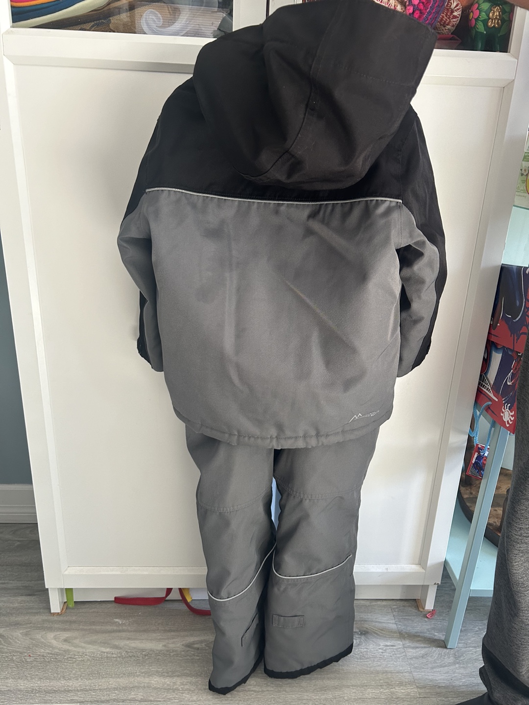 Kids' winter jacket and snow pants - photo 2