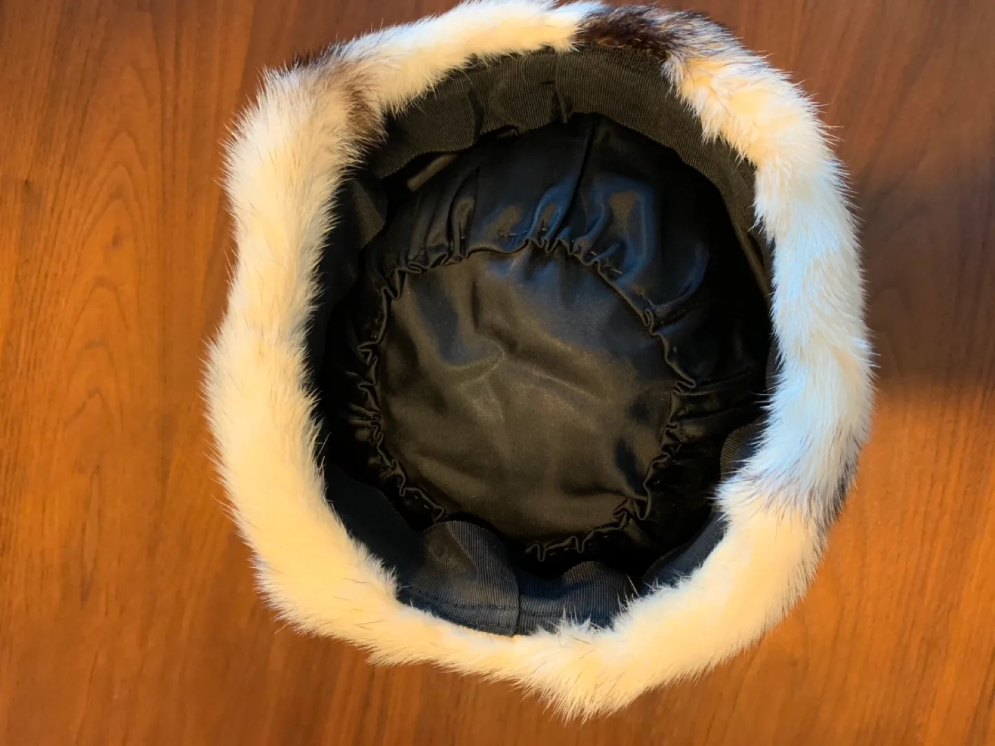 Vintage Fur Hat image indicator(5)