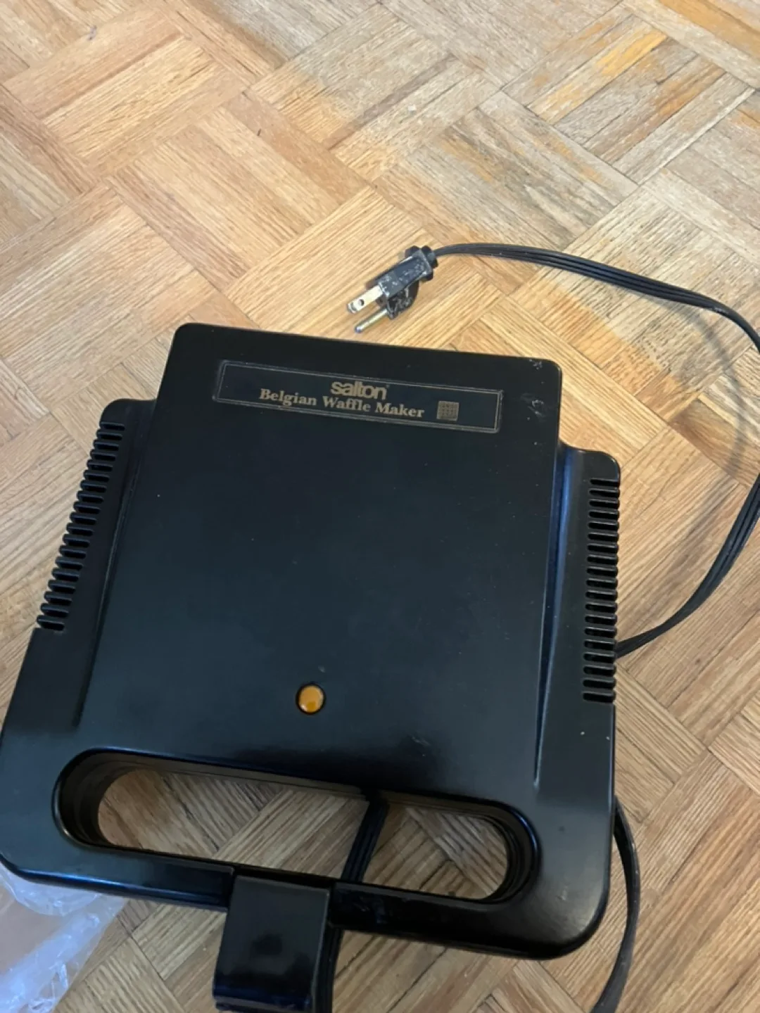Salton Belgian Waffle Maker thumbnail