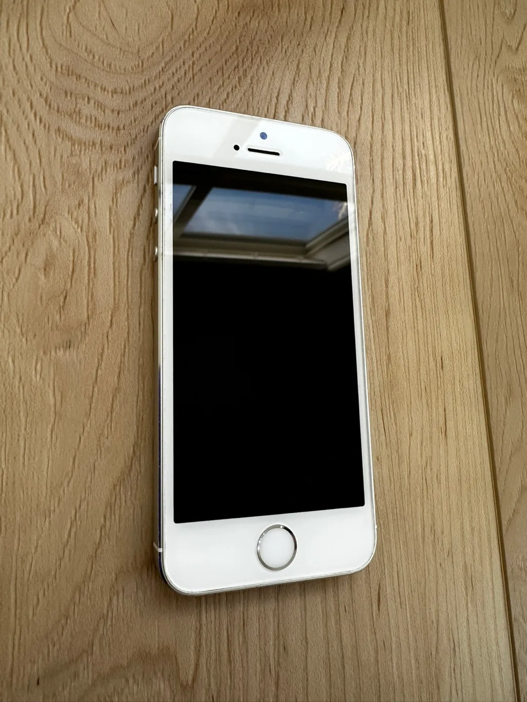 iPhone 5S 32GB Silver - unlocked thumbnail