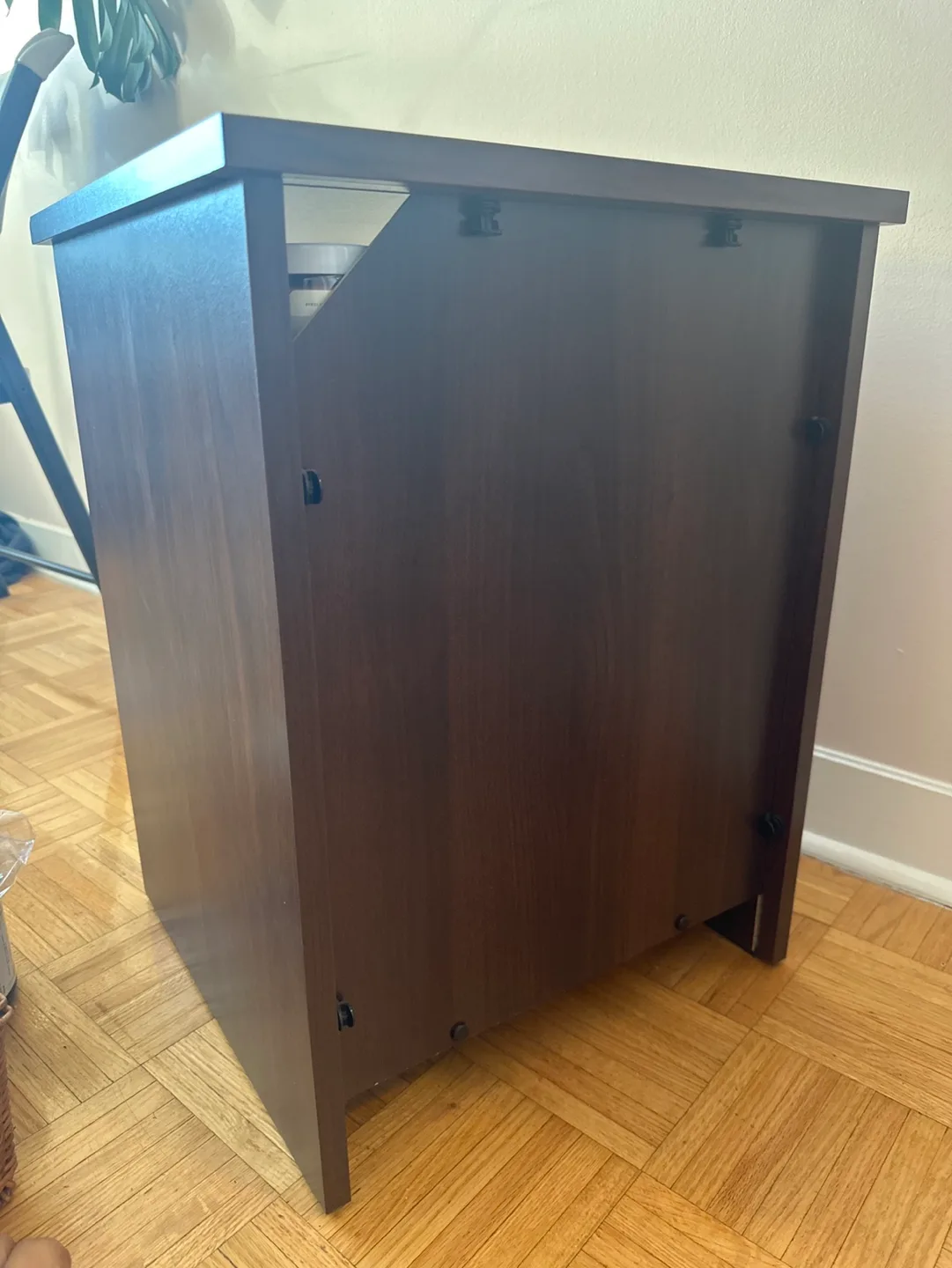 IKEA’s SONGESAND nightstand image indicator(4)