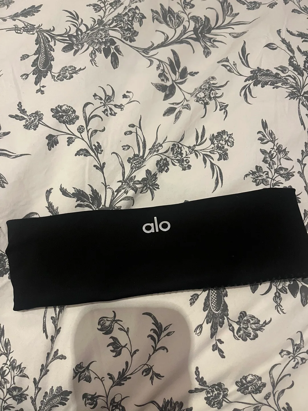 Alo Yoga Headband thumbnail