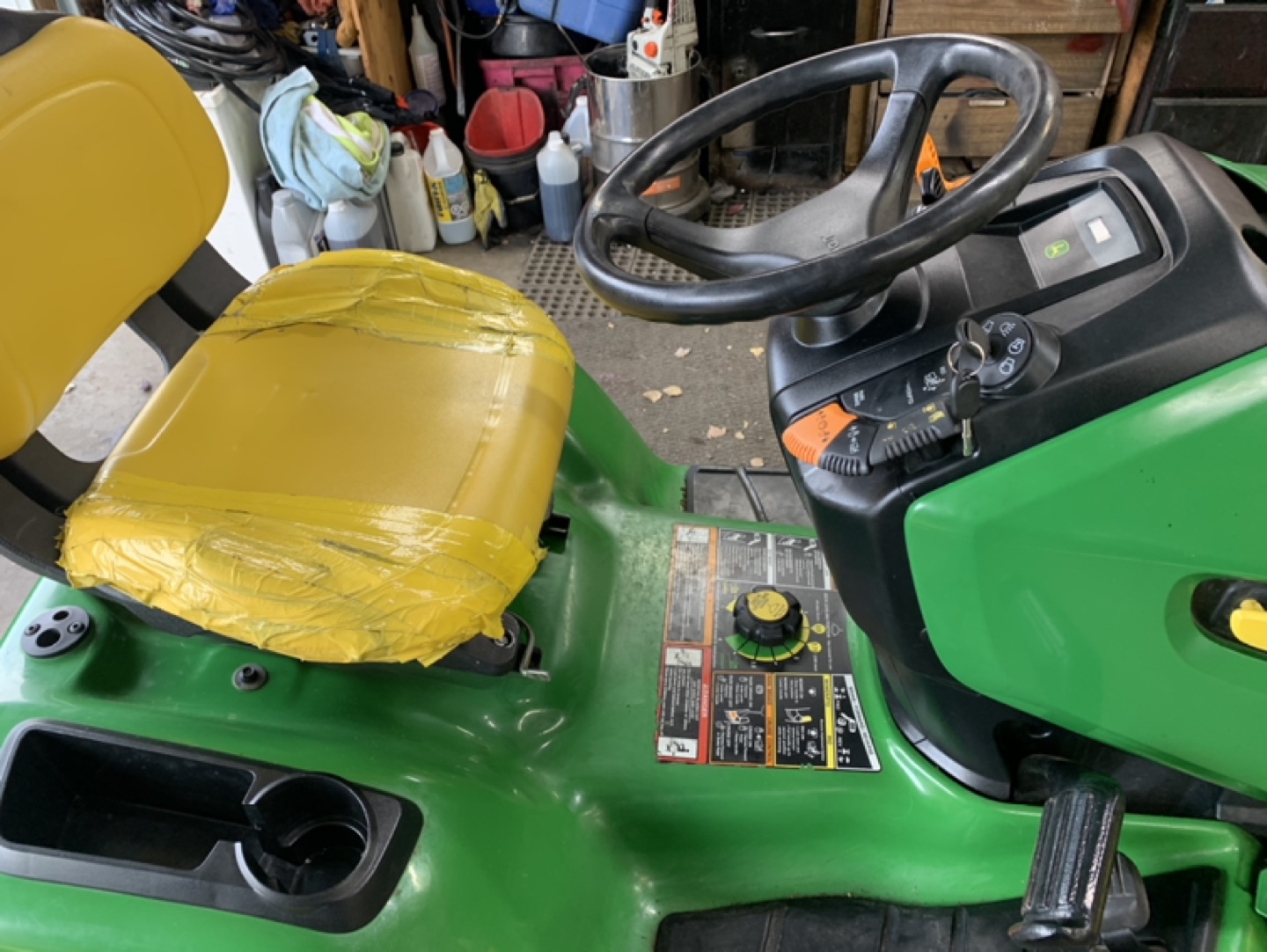 John Deere 324X all wheel steer, plus snow blade and chains - photo 3