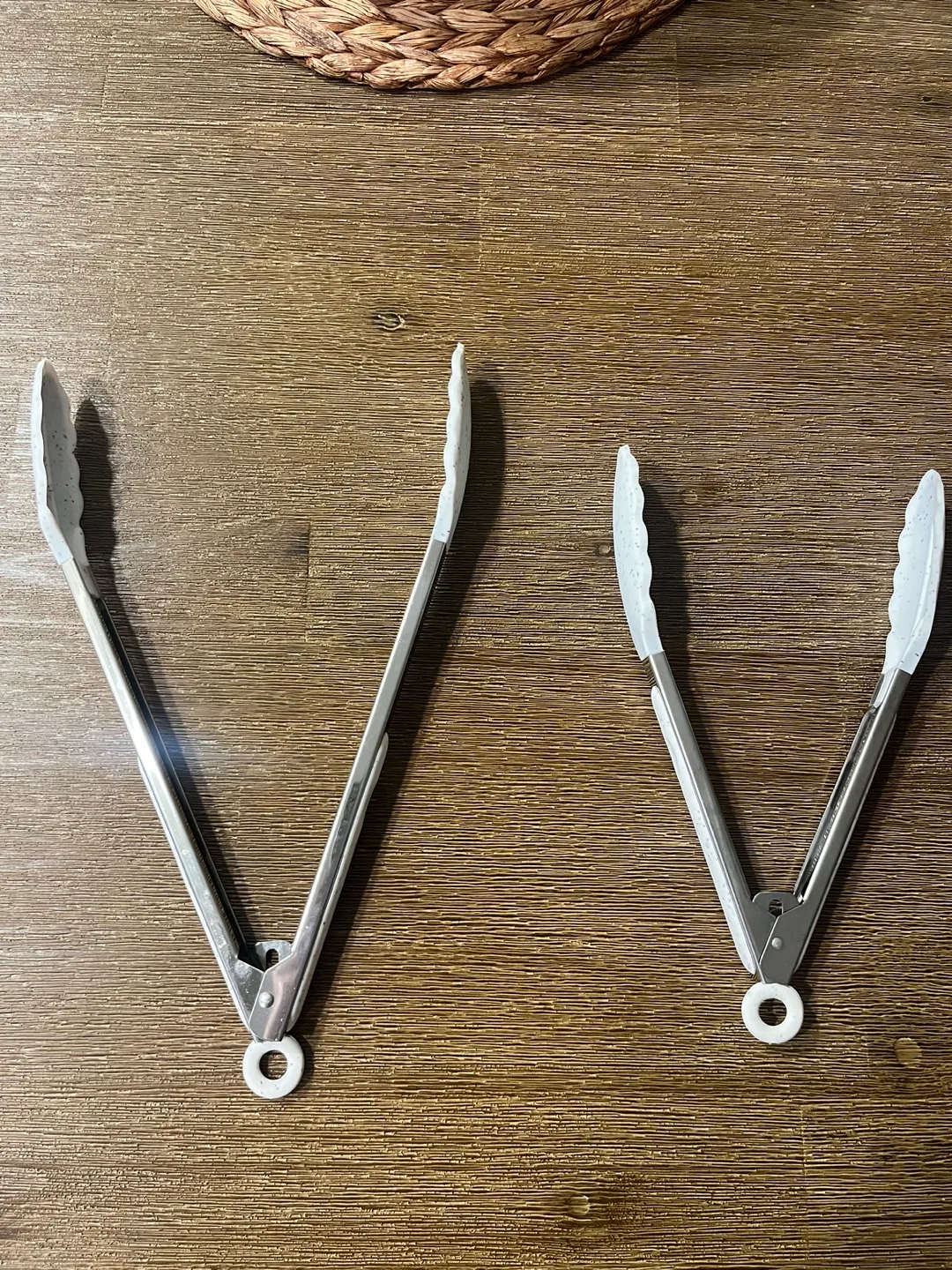 Set of 2 Silicone-Tipped Tongs thumbnail