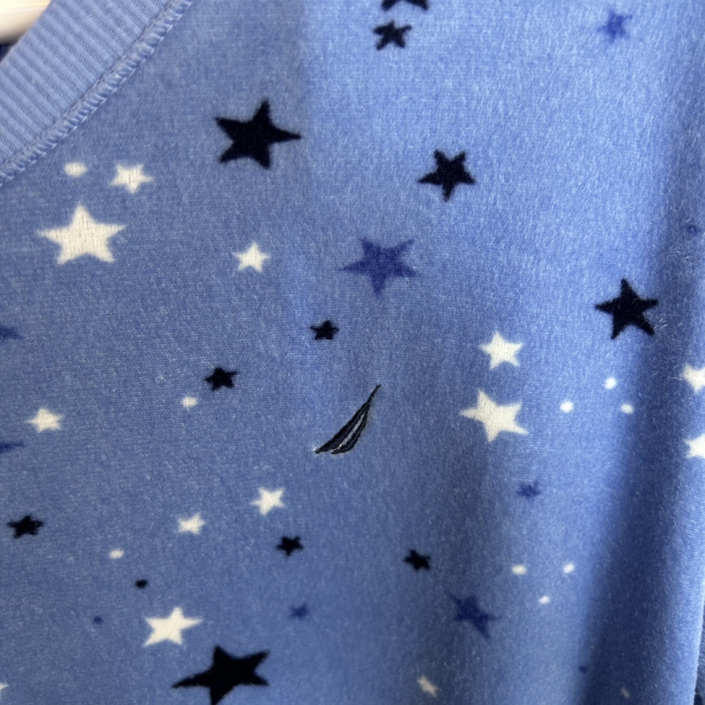 Nautica Silky Stretch Fleece Long Sleeve V Neck Top Stars Size M - photo 3