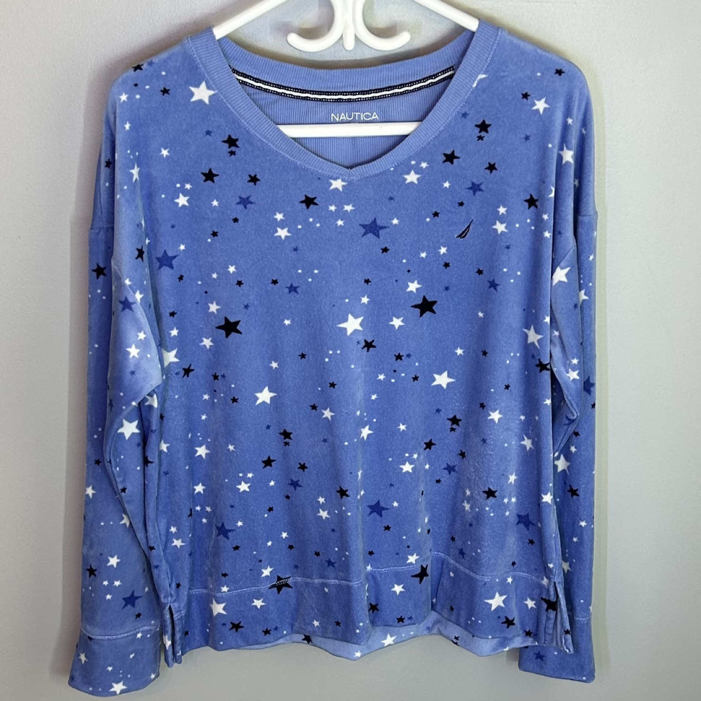 Nautica Silky Stretch Fleece Long Sleeve V Neck Top Stars Size M - photo 2