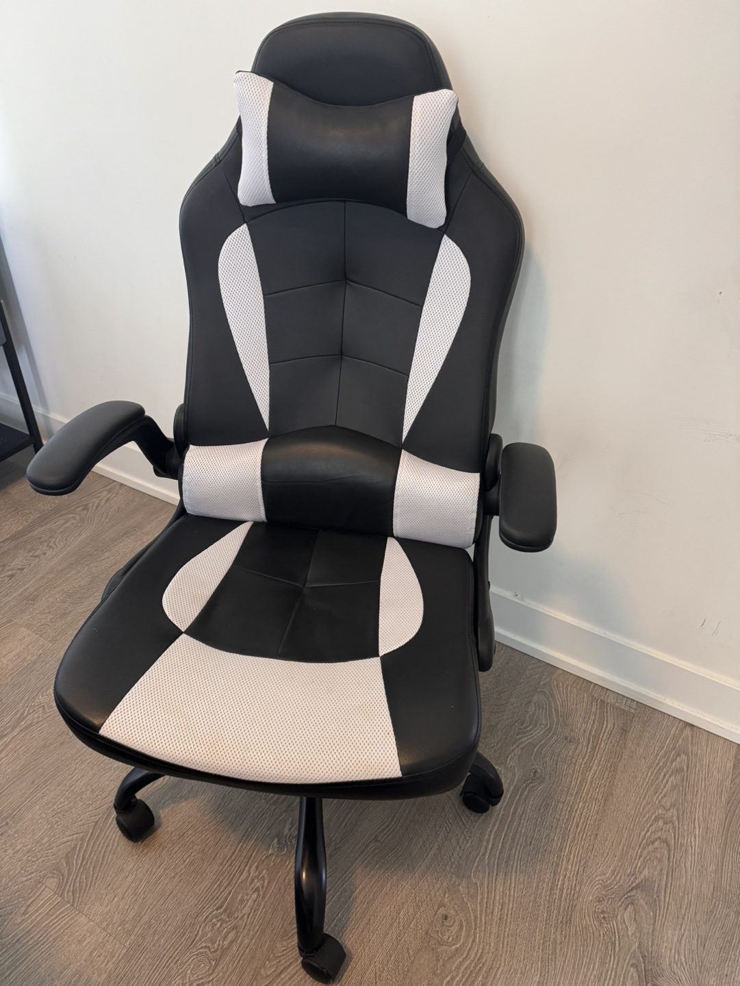 White Office Desk and Gaming Chair - photo 4