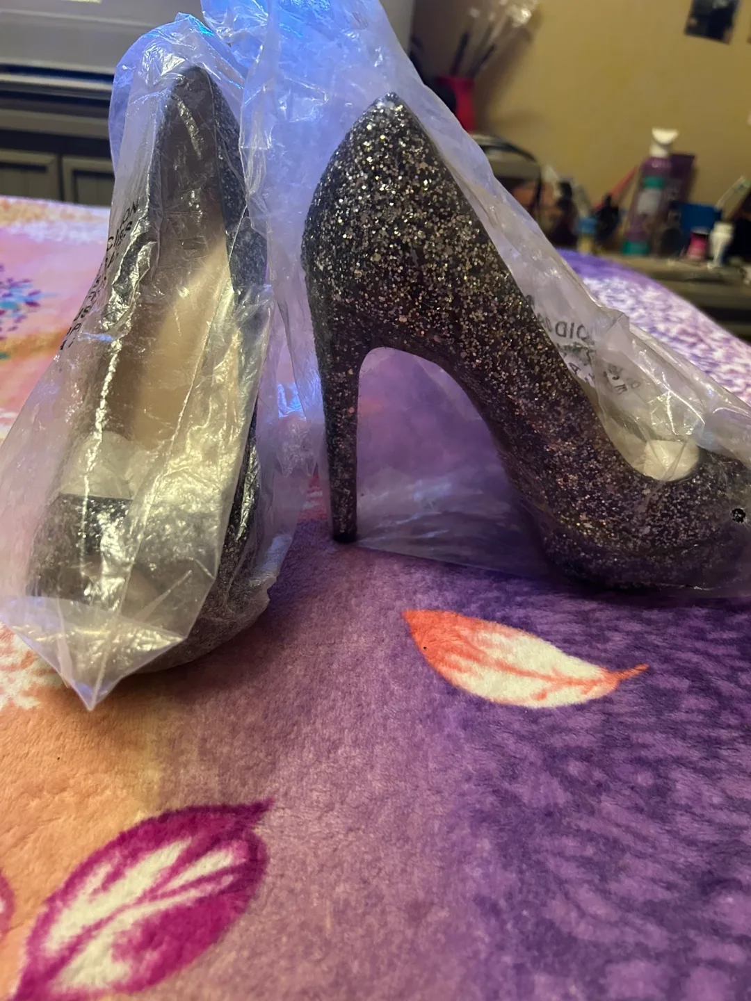 Black Glitter Platform Heels image indicator(3)