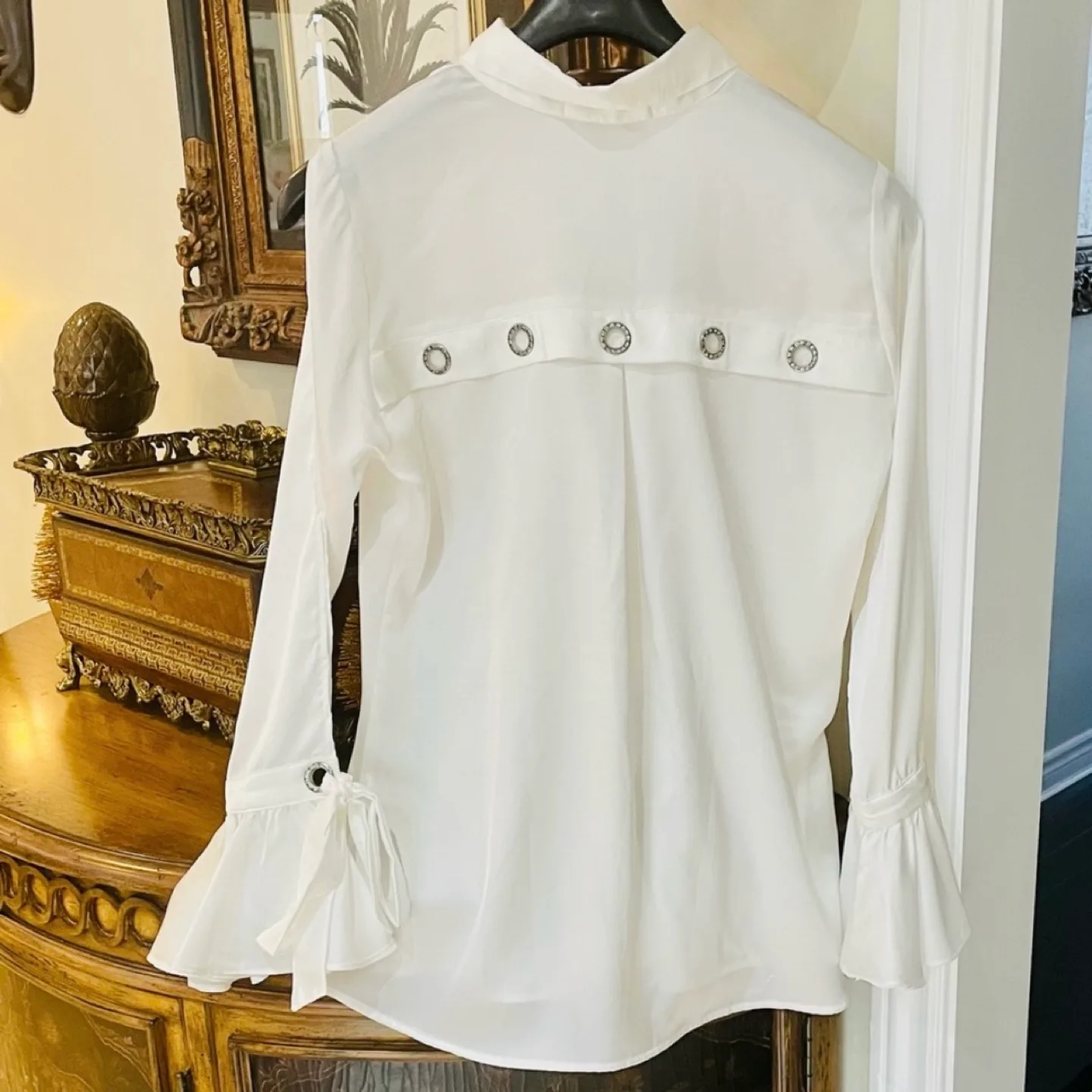 Luleg Beautiful Cold Shoulder Blouse image indicator(2)