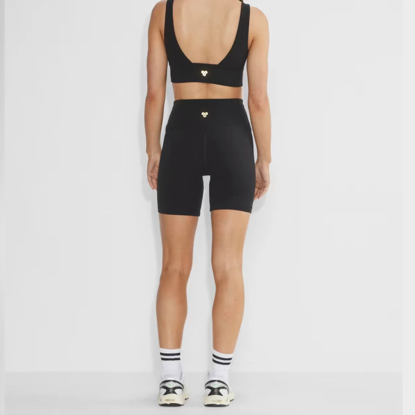 Aritzia Golden BUTTER New Cheeky Hi-Rise 7" Biker Shorts size 8 image indicator(3)