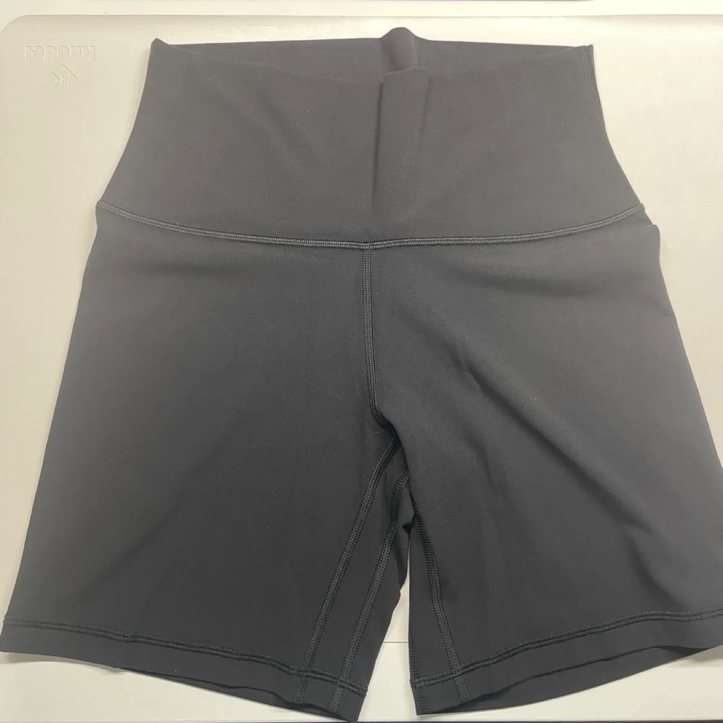 Aritzia Golden BUTTER New Cheeky Hi-Rise 7" Biker Shorts size 8 image indicator(8)