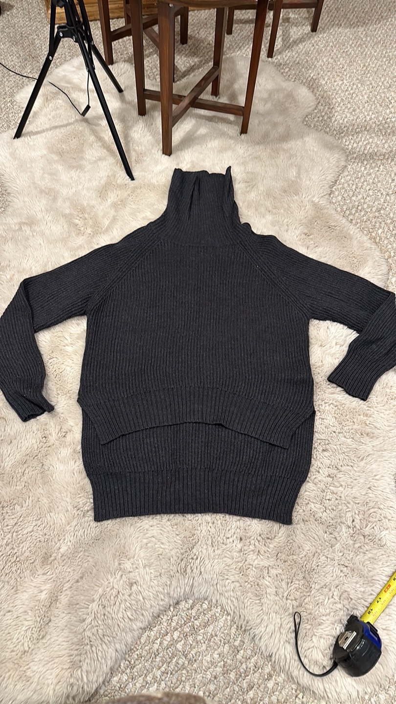 Wilfred Free Aritzia Grey Turtleneck Sweater