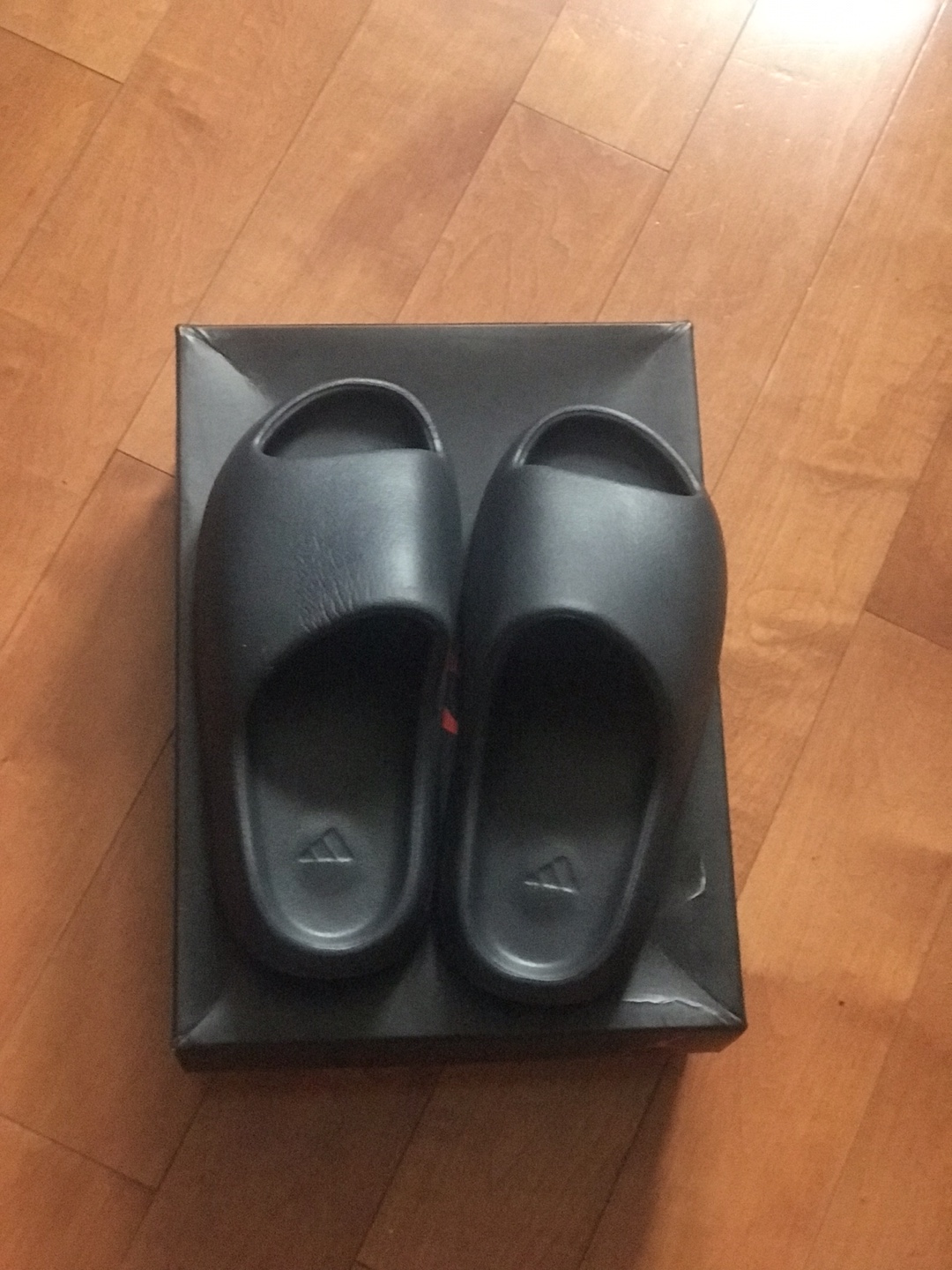 Yeezy Slides “Onyx”
