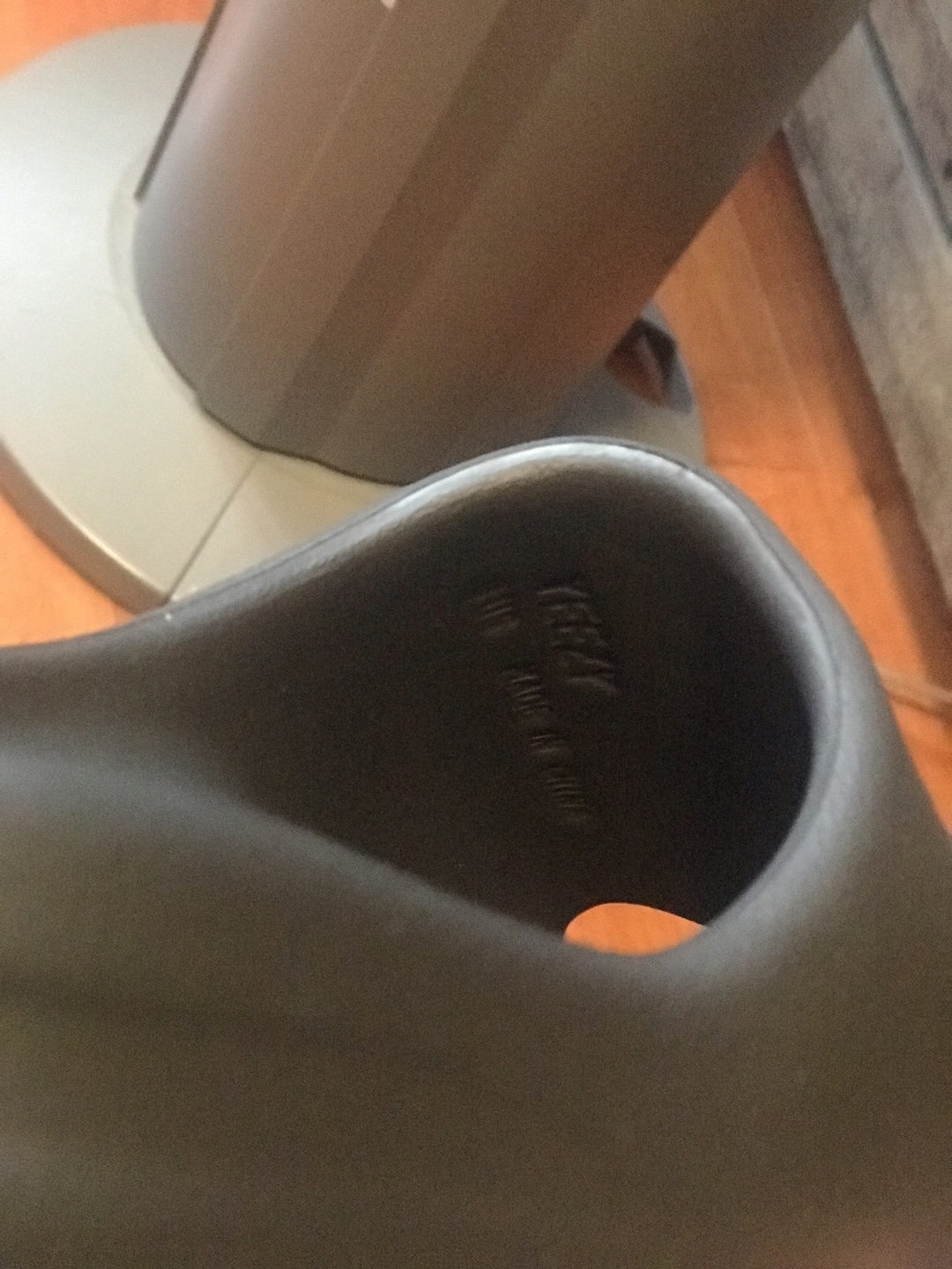 Yeezy Slides “Onyx” - photo 5