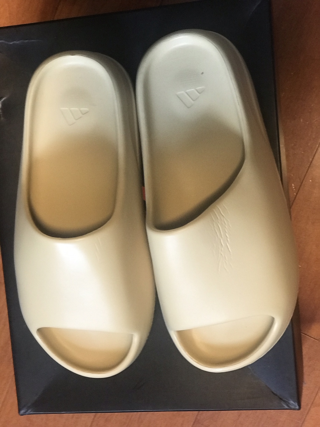 Yeezy Slides “Sand” - photo 2