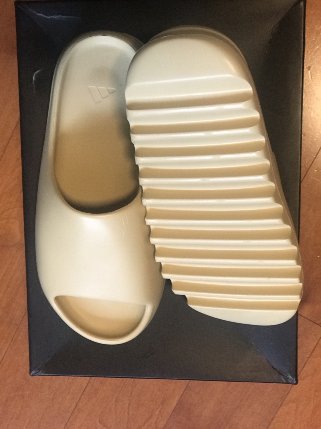 Yeezy Slides “Sand”